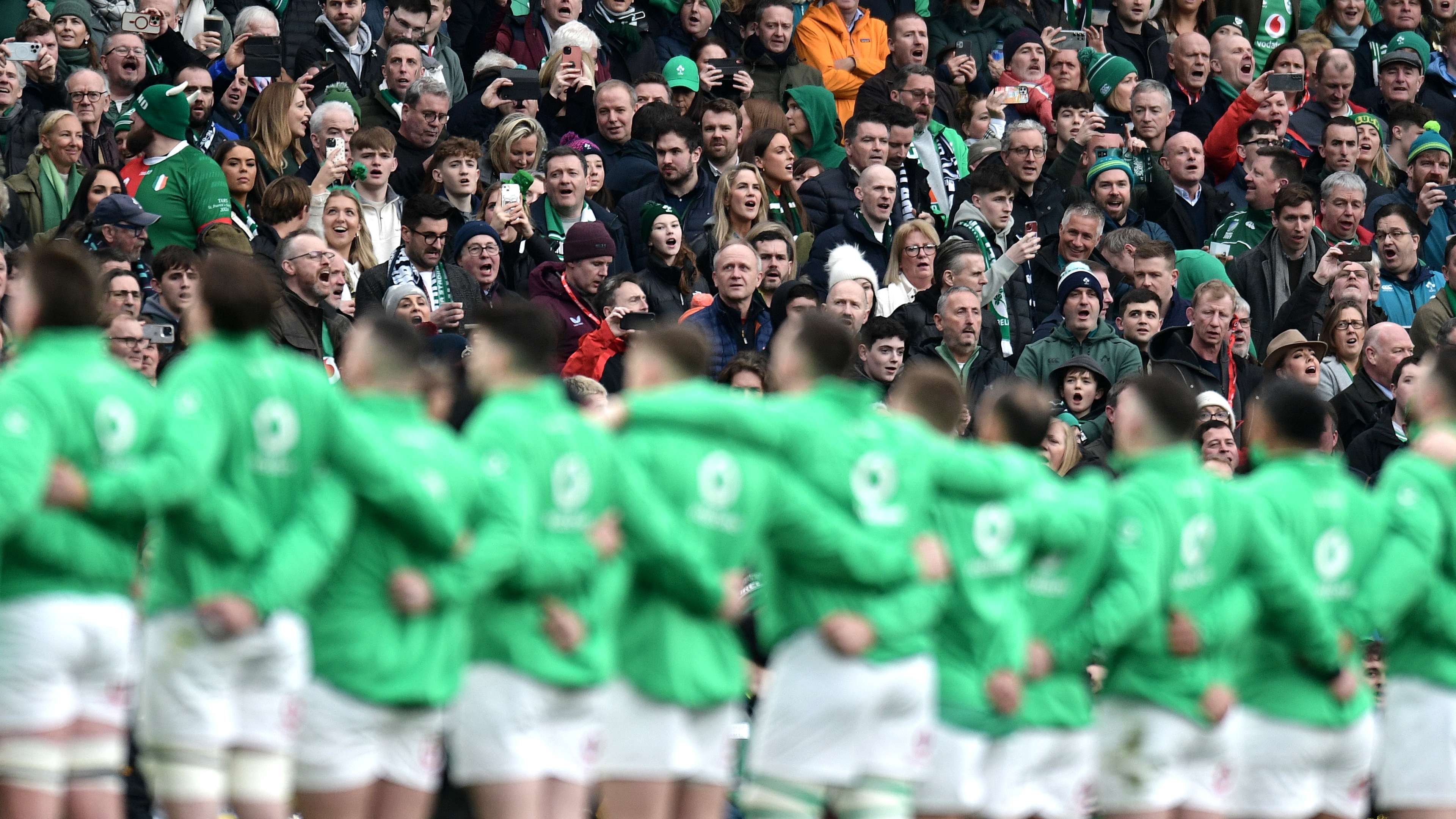 开场瞬间就 开场瞬间就