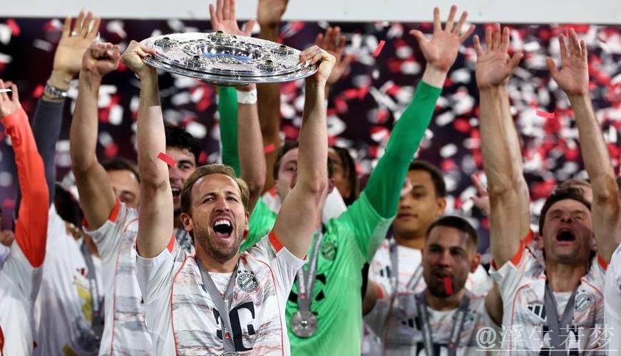 凯恩夺首冠瞬间庆贺,与戴尔相拥,德甲官方致贺:追光者终获佳音 凯恩夺首冠瞬间庆贺,与戴尔相拥,德甲官方致贺:追光者终获佳音